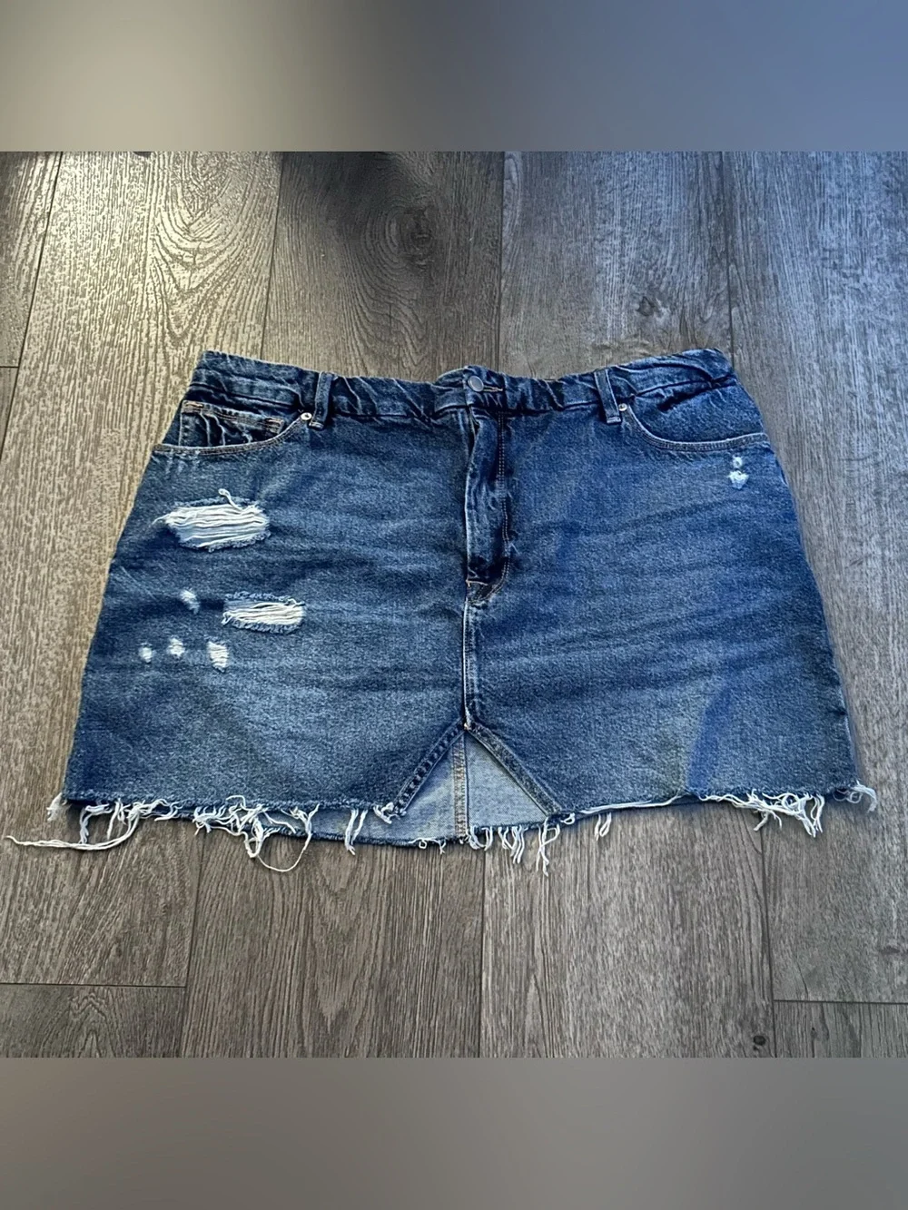Good American Cut Out Mini Skirt Size 15 - Picture 2 of 10